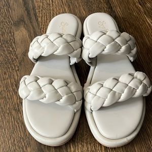 Barely worn light grey Seychelles sandals